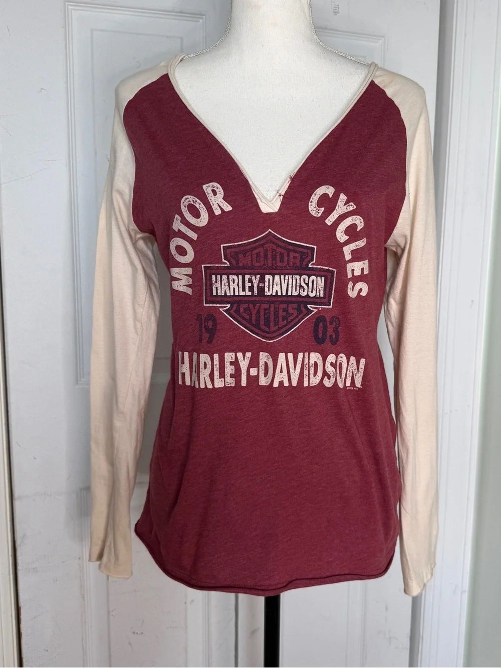 Vintage Harley-Davidson Long-Sleeve Raglan Shirt V-Neck Top in Burgundy Red and